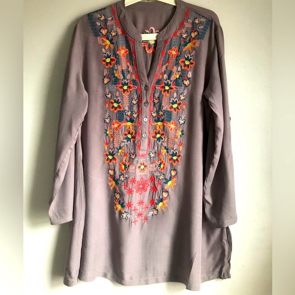 LUNA MOON Embroidered Tunic Top - Picture 5 of 10